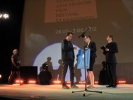 Piotr Wojtowicz (Stowarzyszenie Twórców Obrazu Filmu Fabularnego), Justyna Juszczyk (Studio Produkcyjne ORKA) i Wojciech Staroń- laureat